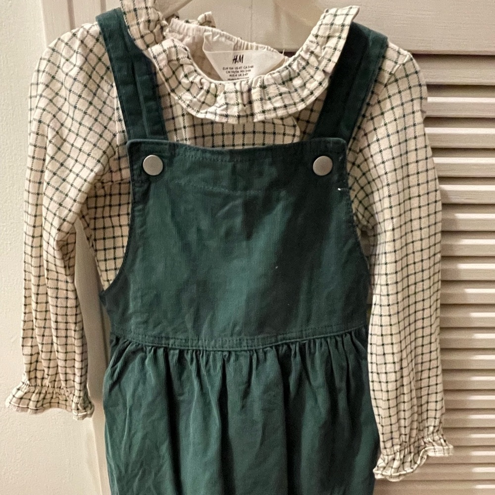 H&M two piece cotton set: lightweight green jumper and checked blouse